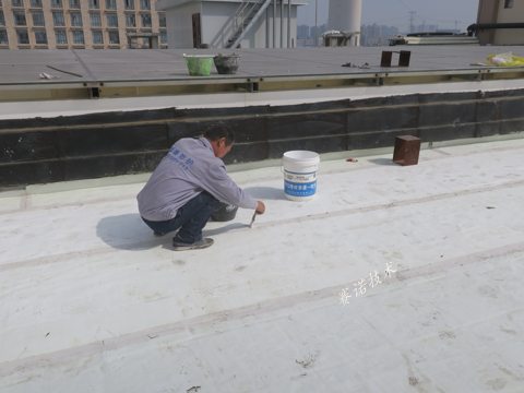 滎陽(yáng)廣場(chǎng)磚屋面漏水治理案例